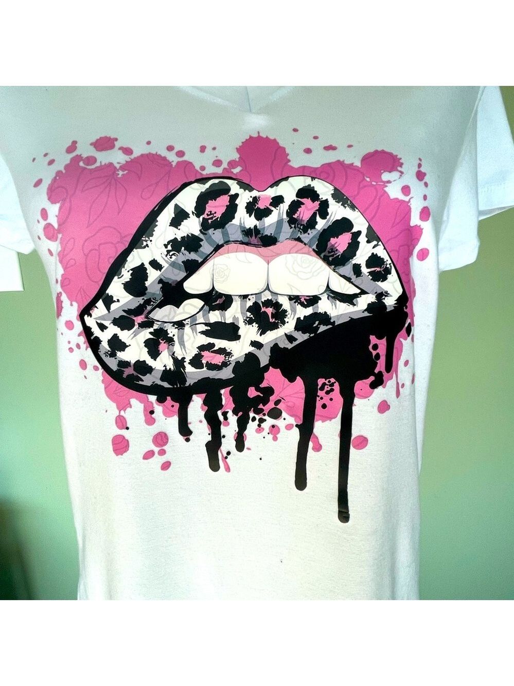 New Leopard Lips Art T-Shirt Size Small - Picture 2 of 2